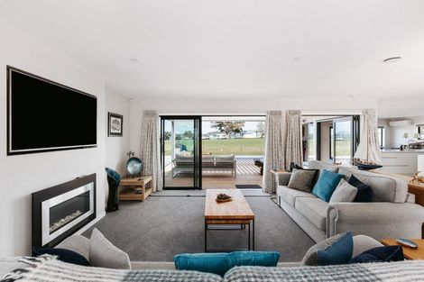 Photo of property in 26 Harbour View Road, Omokoroa, 3114