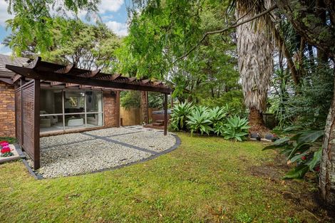 Photo of property in 27 Mckinley Road, Sunnyvale, Auckland, 0612