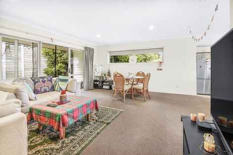 Photo of property in 4/50 Banbury Crescent, Fairfield, Hamilton, 3214