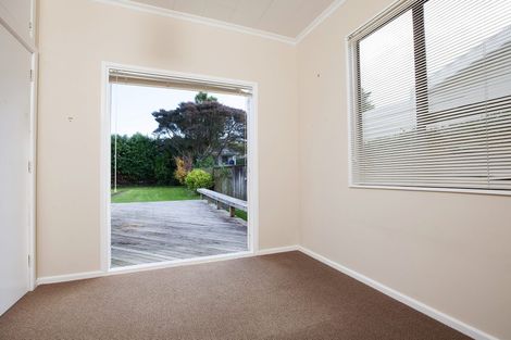 Photo of property in 9 Hoyle Place, New Plymouth, 4310
