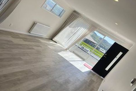 Photo of property in 115a Queen Charlotte Drive, Aotea, Porirua, 5024