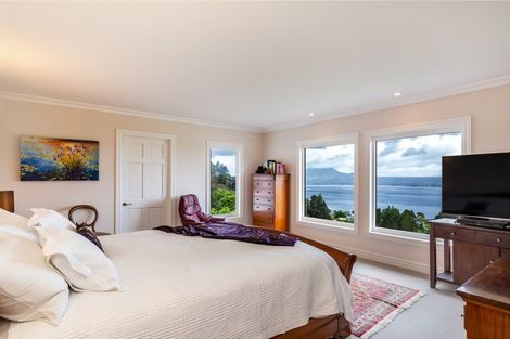 Photo of property in 423 Gillespie Place, Acacia Bay, Taupo, 3385