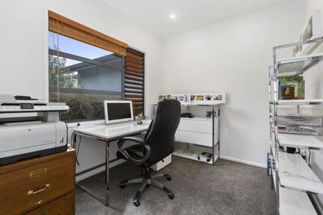 Photo of property in 17 Scarlet Oak Drive, Schnapper Rock, Auckland, 0632