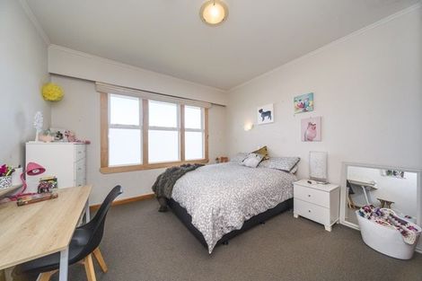 Photo of property in 6 Innes Place, Roslyn, Palmerston North, 4414