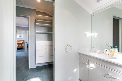 Photo of property in 35c Edmonton Road, Henderson, Auckland, 0612