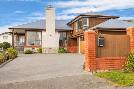Photo of property in 43 Cannon Hill Crescent, Mount Pleasant, Christchurch, 8081