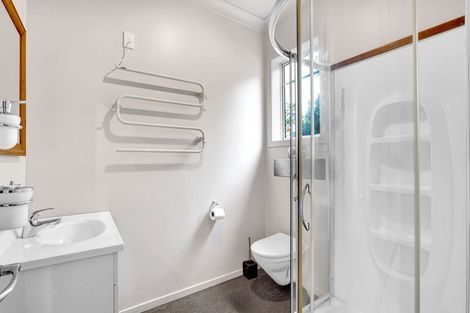 Photo of property in 3 Cross Street, Lepperton, New Plymouth, 4373