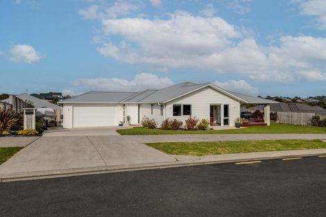 Photo of property in 32 Omahuru Road, Glenbrook, 2681