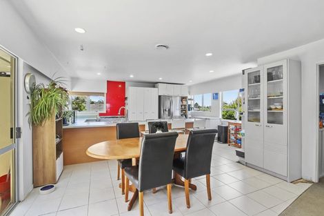 Photo of property in 5 Sumich Place, West Harbour, Auckland, 0618