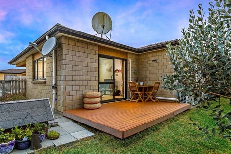 Photo of property in 18a Airdrie Road, Ranui, Auckland, 0612