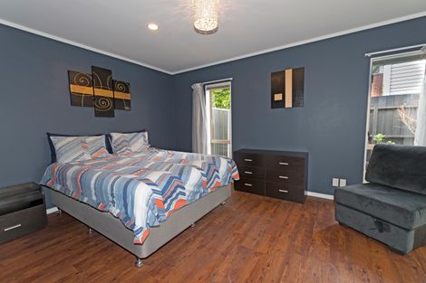 Photo of property in 3 Neta Grove, Henderson, Auckland, 0612