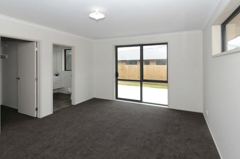 Photo of property in 4 Max Landing, Grandview Heights, Hamilton, 3200