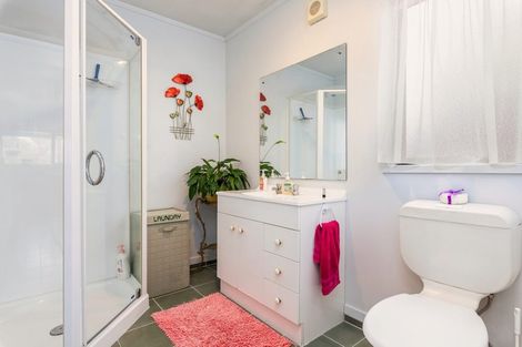 Photo of property in 25 Caspian Close, New Lynn, Auckland, 0600