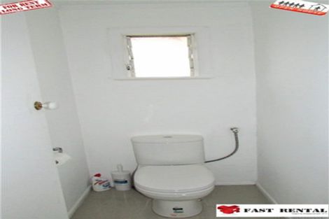 Photo of property in 16 Woodstock Road, Forrest Hill, Auckland, 0620