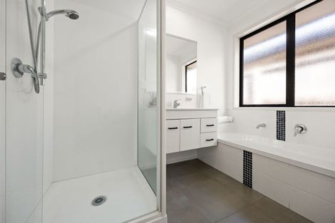 Photo of property in 48 Edgeview Crescent, Fitzroy, Hamilton, 3206