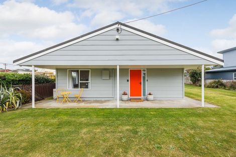 Photo of property in 36 Signal Street, Foxton Beach, Foxton, 4815