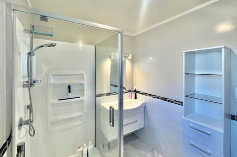 Photo of property in 1/5 Himalaya Drive, Half Moon Bay, Auckland, 2012