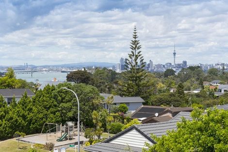 Photo of property in 131 Chelsea View Drive, Chatswood, Auckland, 0626