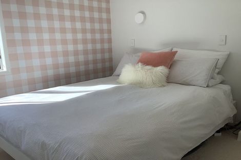 Photo of property in 1/2 Heathcote Road, Castor Bay, Auckland, 0620