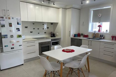 Photo of property in 20 Rewa Rewa Lane, Orewa, 0931