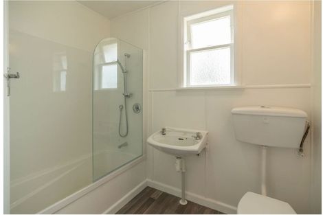 Photo of property in 71 Queenwood Road, Levin, 5510