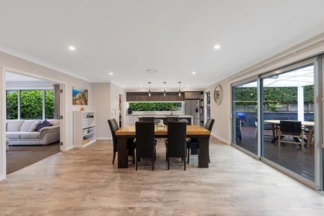 Photo of property in 1 Waimarama Court, Roslyn, Palmerston North, 4414