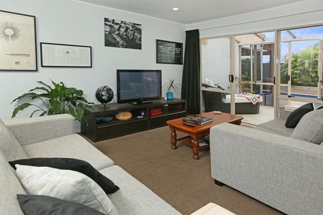 Photo of property in 5 Taitua Drive, Te Atatu South, Auckland, 0610