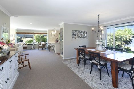 Photo of property in 10 Willowview Drive, Redwood, Christchurch, 8051