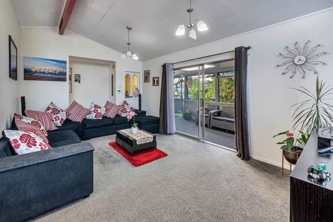 Photo of property in 33 Huruhuru Road, Massey, Auckland, 0614