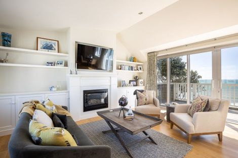 Photo of property in 10 Woolcombe Terrace, New Plymouth, 4310