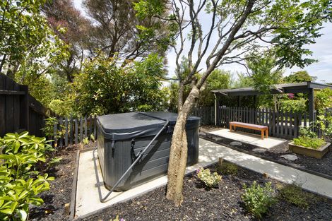 Photo of property in 30 Atkinson Road, Titirangi, Auckland, 0604