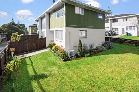Photo of property in 1/79 West Coast Road, Glen Eden, Auckland, 0602