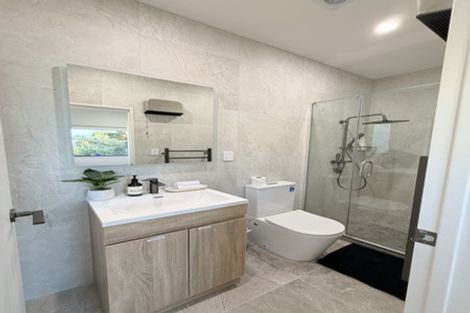 Photo of property in 584e Beach Road, Rothesay Bay, Auckland, 0630