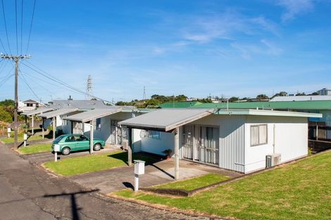 Photo of property in 26 Simons Street, Moturoa, New Plymouth, 4310