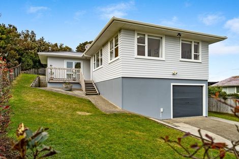Photo of property in 24 Omapere Street, Waitangirua, Porirua, 5024