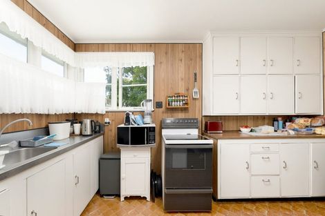 Photo of property in 13 Waione Avenue, Te Atatu Peninsula, Auckland, 0610