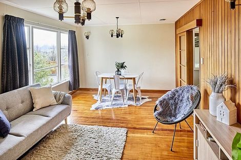 Photo of property in 85 Glanmire Road, Newlands, Wellington, 6037