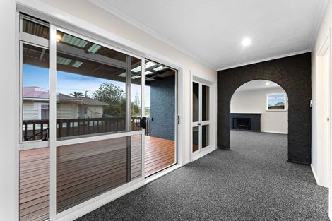 Photo of property in 188 Waimumu Road, Massey, Auckland, 0614