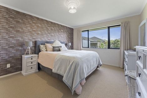 Photo of property in 25 Geneva Terrace, Kelvin Grove, Palmerston North, 4414
