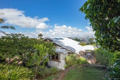 Photo of property in 27 Jubilee Avenue, Devonport, Auckland, 0624