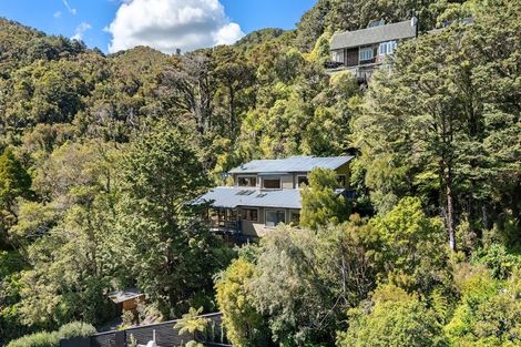 Photo of property in 136 Cheviot Road, Lowry Bay, Lower Hutt, 5013