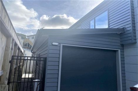 Photo of property in 27 Brindle Way, Newlands, Wellington, 6037