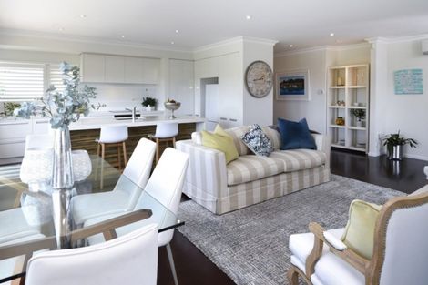 Photo of property in 102 Mellons Bay Road, Mellons Bay, Auckland, 2014