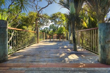 Photo of property in 15 Rayner Road, Piha, 0772