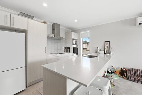 Photo of property in 12 Richardson Road, Omokoroa, 3114