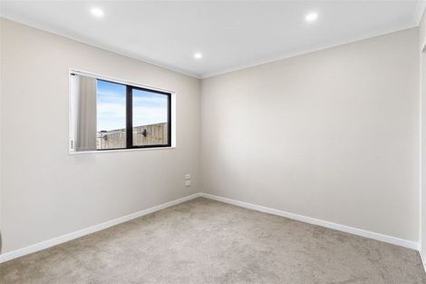Photo of property in 11 Kirikiri Drive, Papakura, 2110