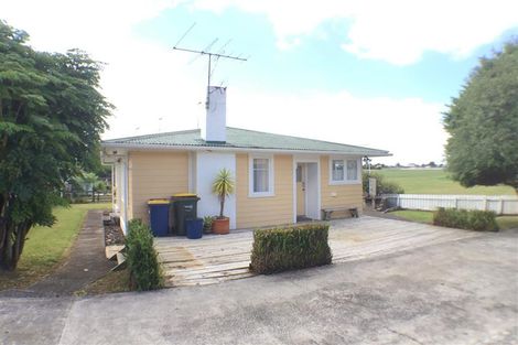 Photo of property in 23 Ward Crescent, Te Atatu Peninsula, Auckland, 0610