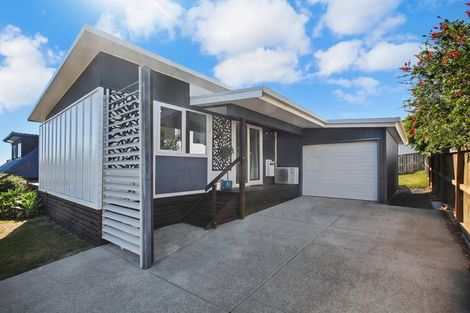 Photo of property in 15a Sea View Terrace, Cockle Bay, Auckland, 2014