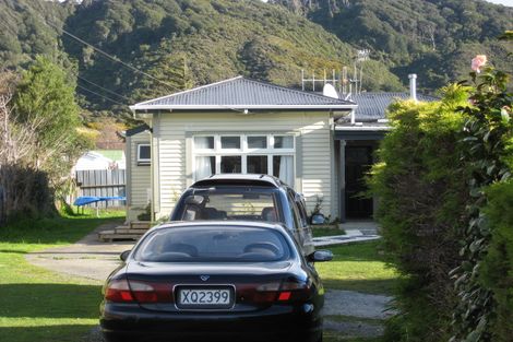 Photo of property in 65 Wainuiomata Road, Wainuiomata, Lower Hutt, 5014