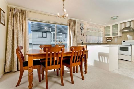 Photo of property in 2/82 Pupuke Road, Hillcrest, Auckland, 0627